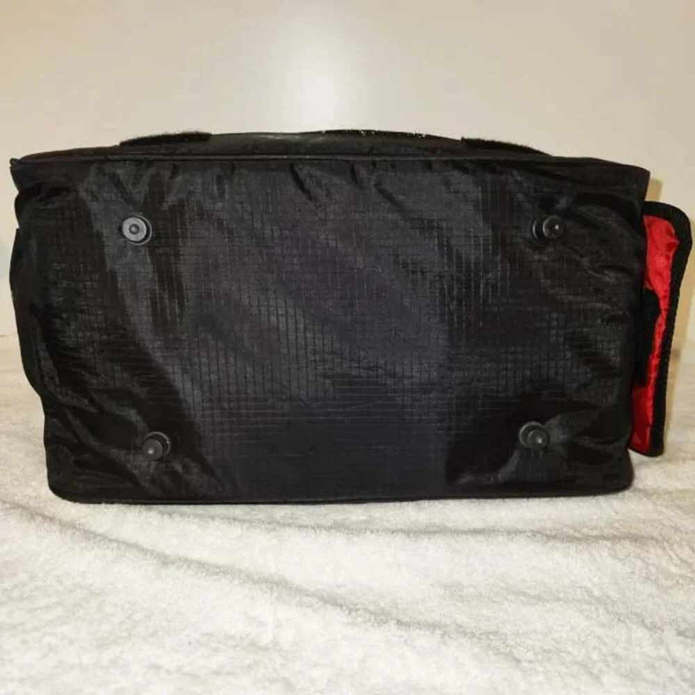 BOOTS AND BARKLEY EXTRA-LARGE BLACK NYLON SMALL PET CARRIER W/ZIP CLOSURE